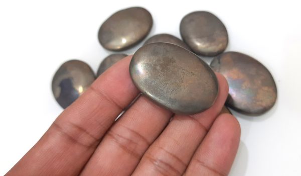 PYRITE OVAL PALM WORRY STONE - Image 5